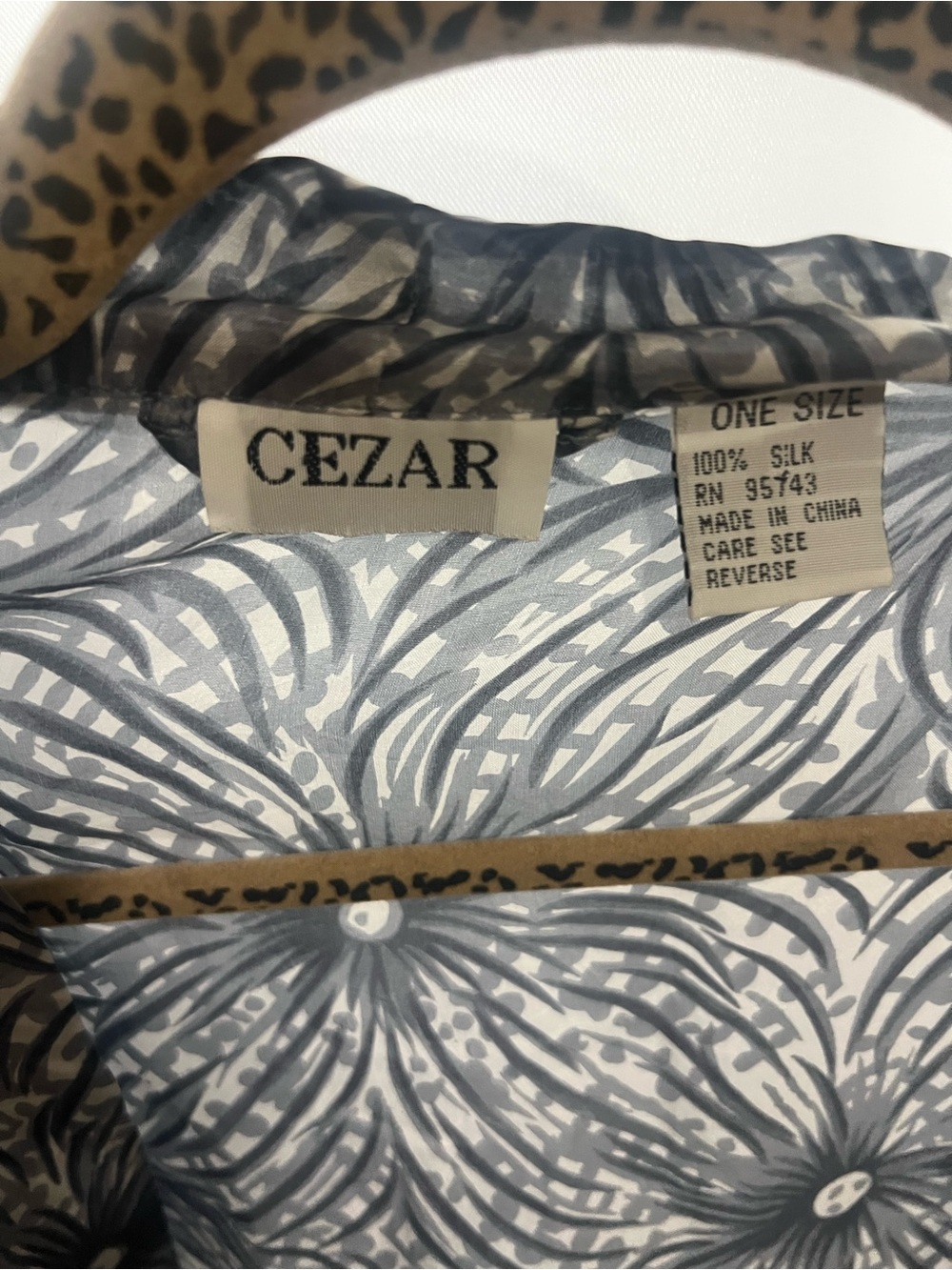 CEZAR 100% Silk Sheer Robe Kimono Cover Up One Size Gray Black - Picture 3 of 7